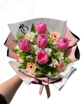 Ramo de 5 tulipanes con mini gerbera